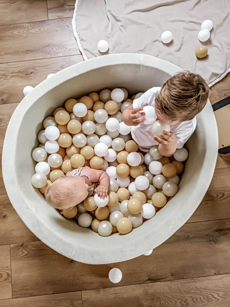 Pisztácia labdamedence a gyerekszobában